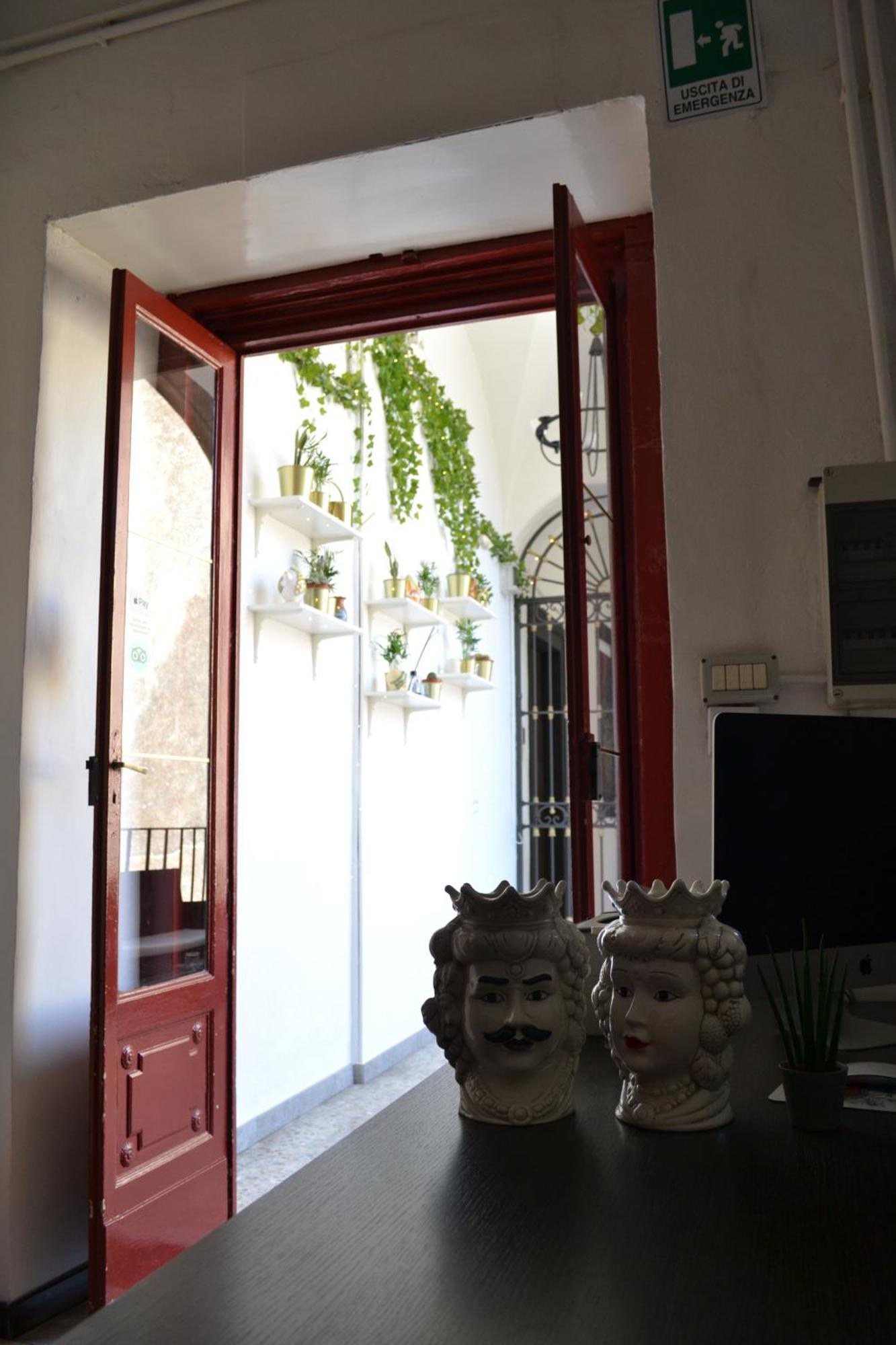 Il Teatro Rooms Catania Bagian luar foto